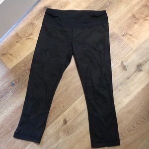 Lululemon cropped leggings (suttle camo pattern)